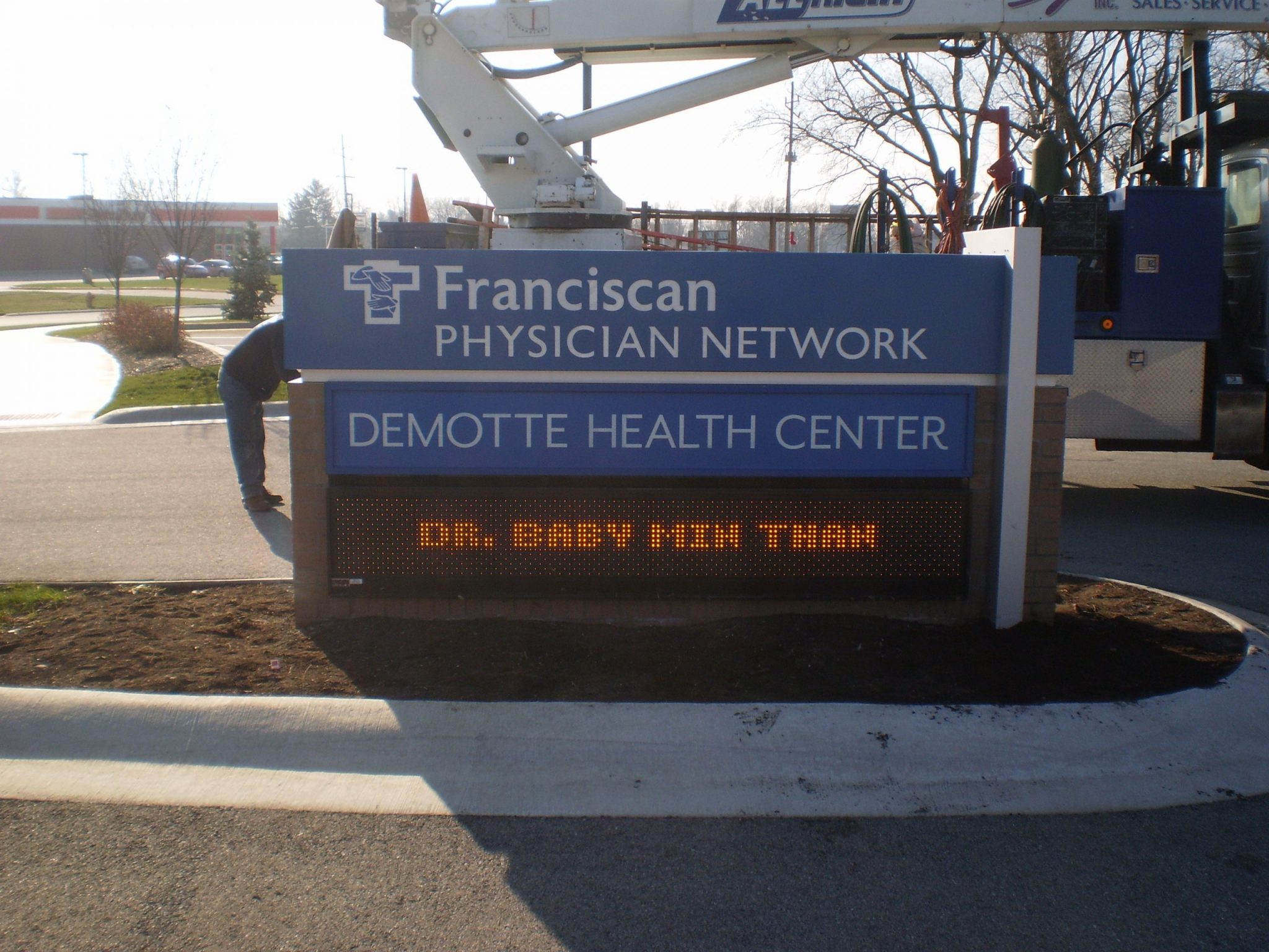 A big blue digital sign for a hospital, representing how one can benefit from calling a sign company in Chicago.